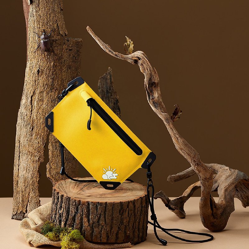 Waterproof carry-on bag-sunflower yellow (mobile phone bag/mobile phone pocket/chest bag/waterproof bag/seamless) - กระเป๋าแมสเซนเจอร์ - วัสดุกันนำ้ สีเหลือง