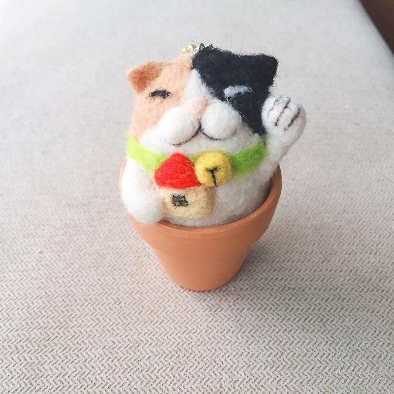 Lucky Cats _ Lucky Cats Come From Big House-Cat Hut Wool Felt Pottery Pendant Lucky Cat - Items for Display - Wool Gold