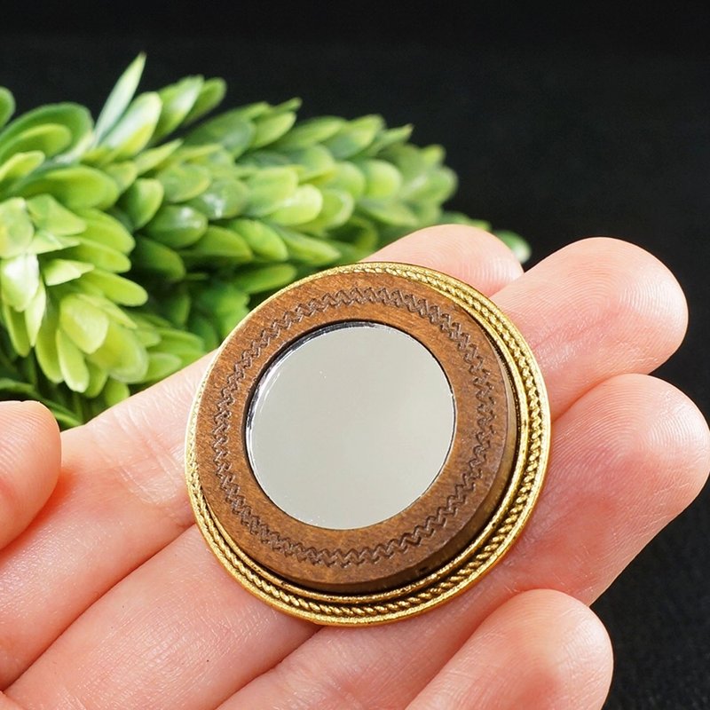 Evil Eye Glass Mirror Golden Wooden Round Protection Amulet Brooch Pin Jewelry - เข็มกลัด - วัสดุอื่นๆ สีนำ้ตาล