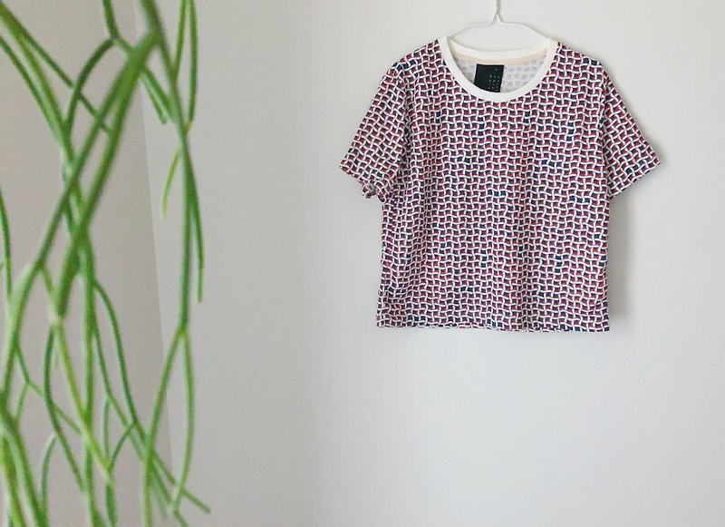 Red Blue Curved Lines Retro Pattern  Printing Top T-shirt / Dress【雙 11 限定】 - T 恤 - 棉．麻 多色