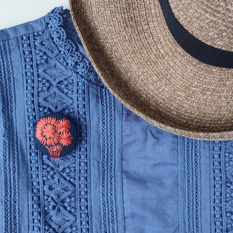 打ち上げ花火の刺繍ブローチ - 胸針 - 棉．麻 橘色