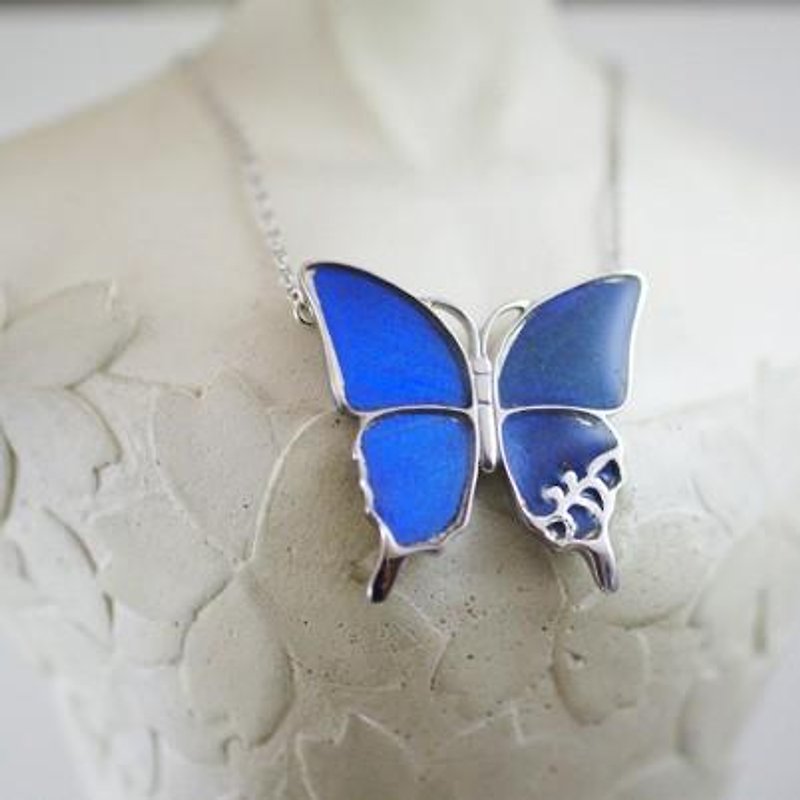 Large Morpho Butterfly Pendant Straight Silver - สร้อยคอ - โลหะ 
