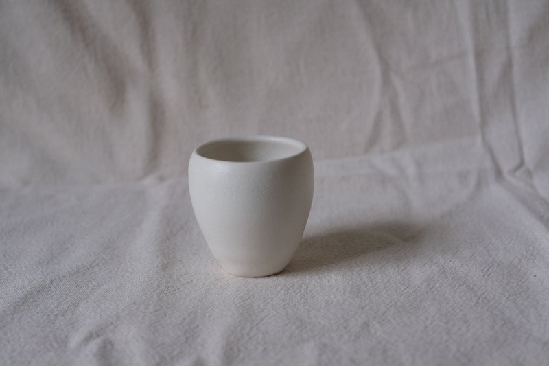 Pure white tea cups, sake cups - Teapots & Teacups - Porcelain 