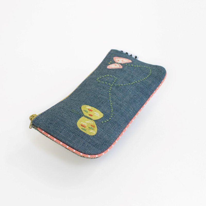 Butterfly embroidery/pen case - Coin Purses - Cotton & Hemp Blue