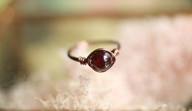 5.5mm紅石榴石古銅線戒指 - 戒指 - 寶石 紅色