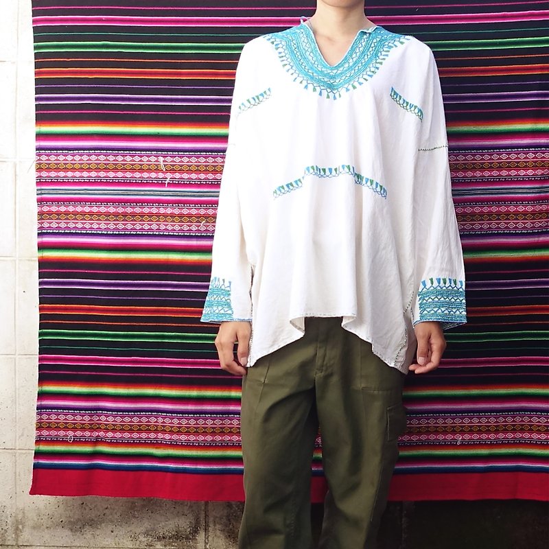 BajuTua / Vintage / Tribal Traditional Hand Embroidered Top - Blue - เสื้อยืดผู้ชาย - ผ้าฝ้าย/ผ้าลินิน สีน้ำเงิน