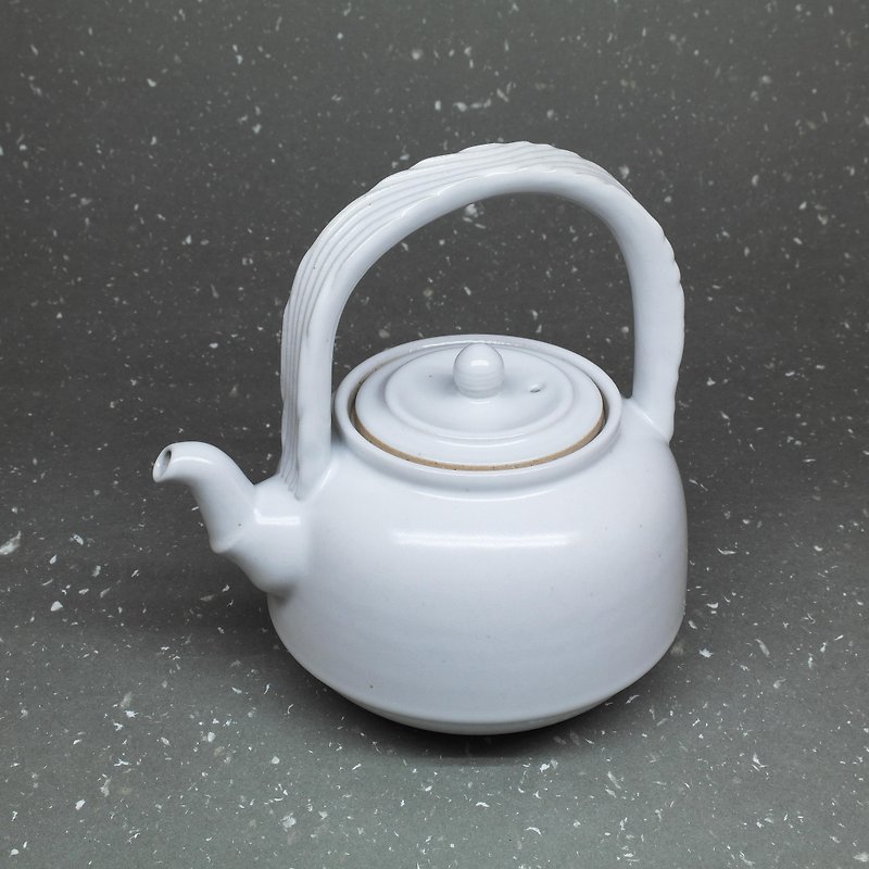 Run white glazed three-bend bell-shaped teapot with handles, hand-made pottery tea props - ถ้วย - ดินเผา ขาว