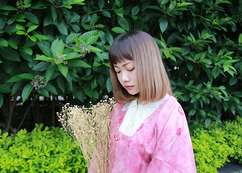 Back to Green :: Japan back to the tender powder blooming pattern vintage kimono (KBI-45) - เสื้อแจ็คเก็ต - ผ้าไหม สึชมพู