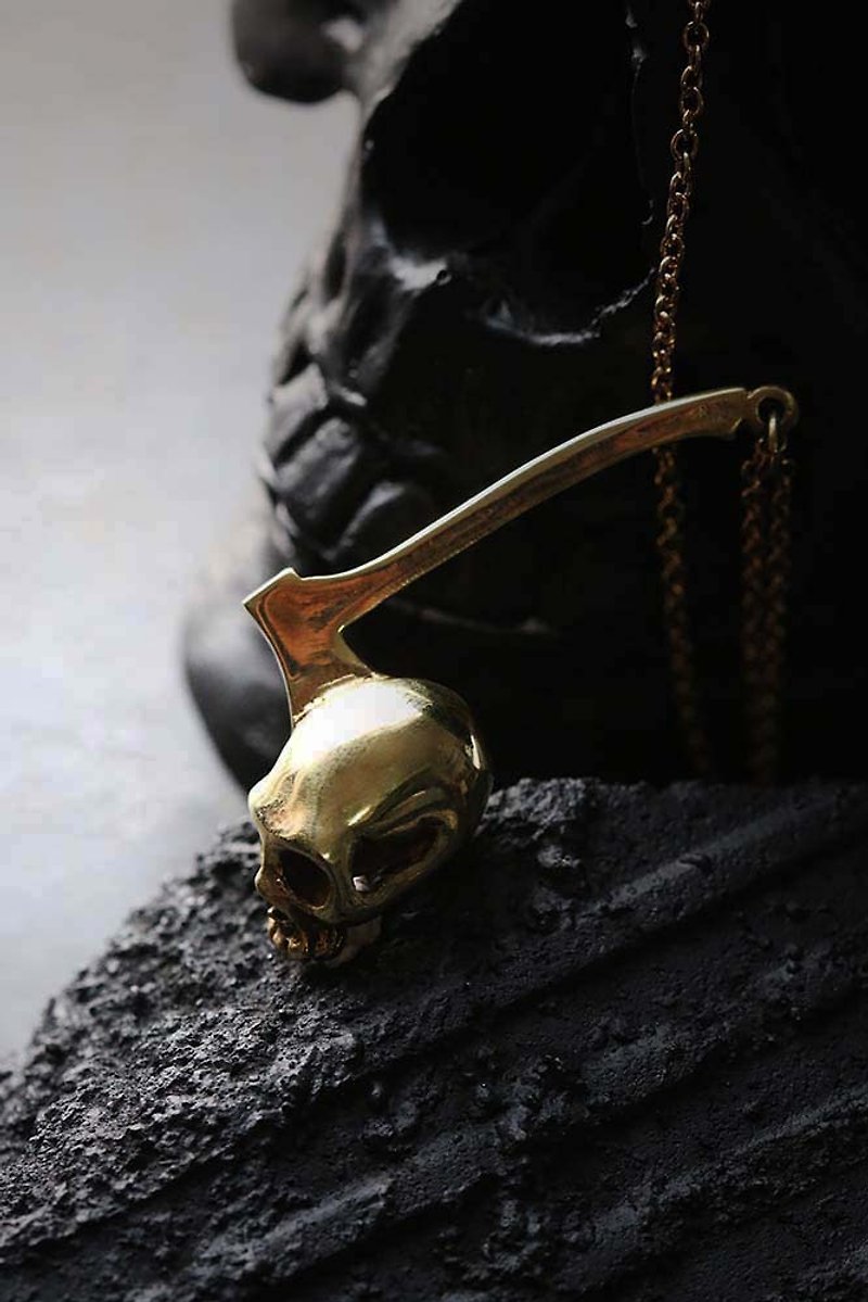 สร้อยคอ Axe on Skull Charm Necklace. - สร้อยคอ - โลหะ 
