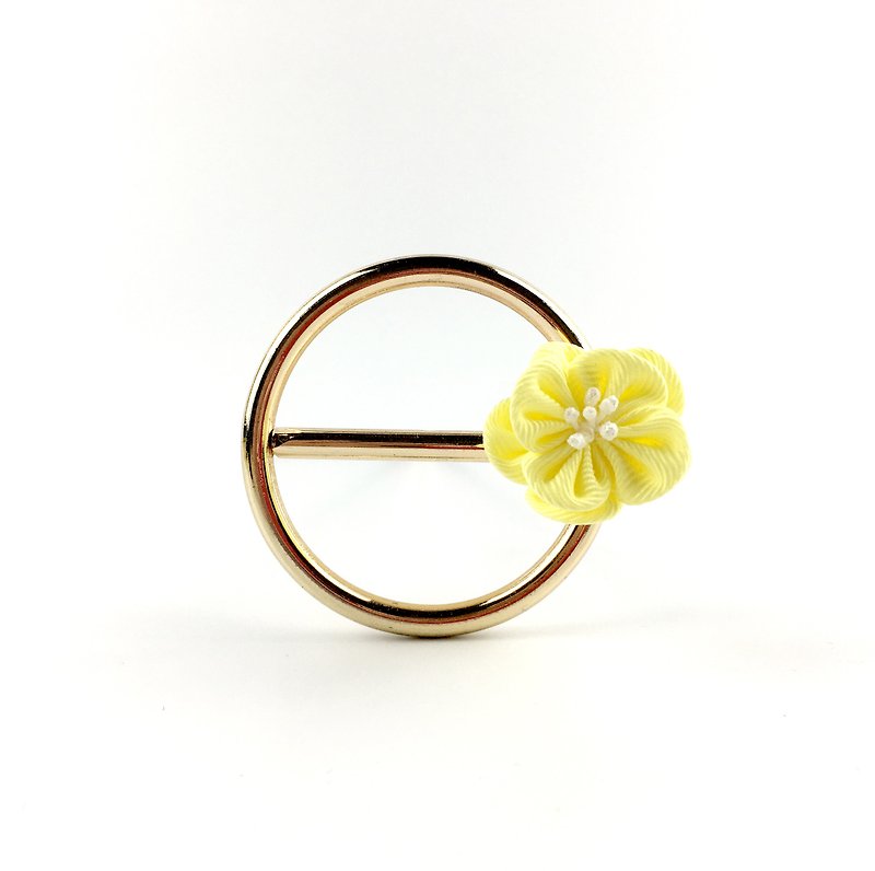Kaika Ato / Camellia tea-small light yellow / Japanese style cloth flower / つまみ簡工花簪 - Hair Accessories - Other Materials Yellow