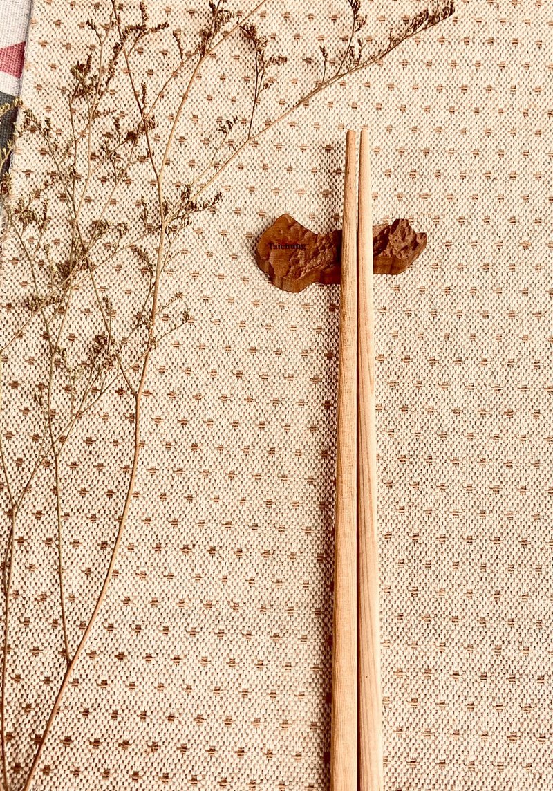 Log wood made of Taiwan cypress chopsticks - a pair - ตะเกียบ - ไม้ สีนำ้ตาล