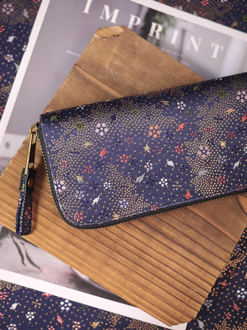 [Christmas] Nishijin woven gold quilt. Flower star dust. Cloth clip/wallet/wallet - Wallets - Silk Blue