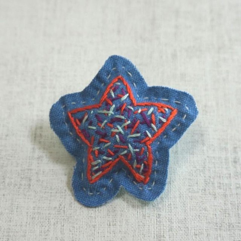 Hand embroidery broach "star" - เข็มกลัด - งานปัก สีส้ม