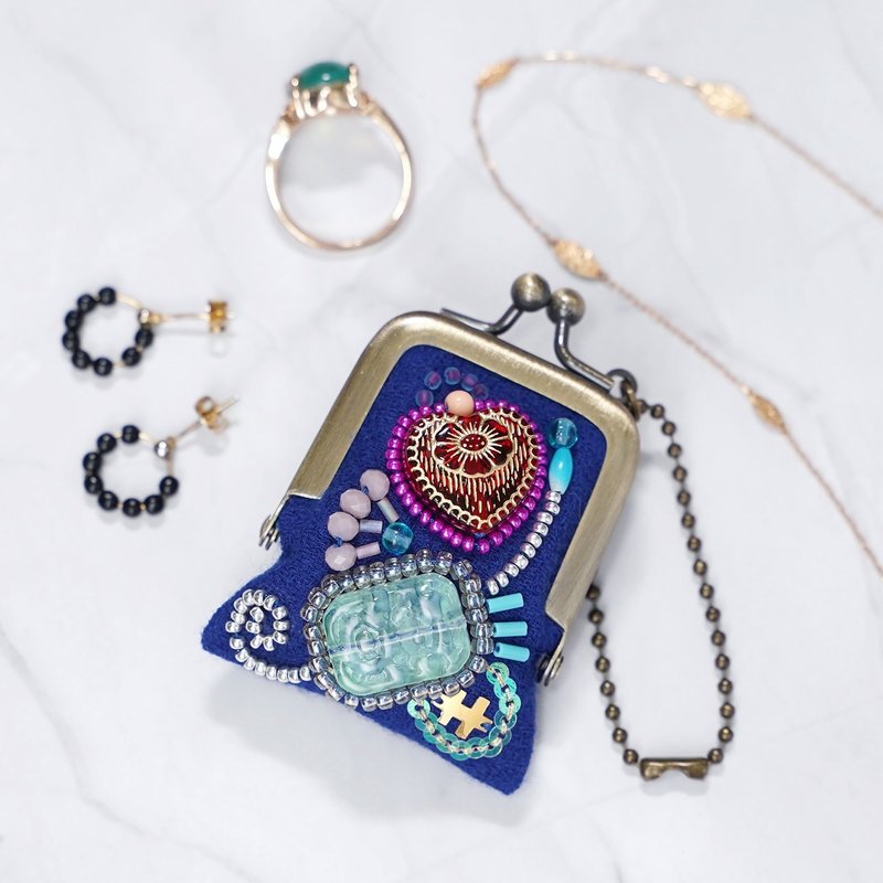 珠繡口金小包 No.78 綠色×羊毛 | 可當項鍊/包包掛飾 | 首飾收納 - 吊飾/掛飾 - 羊毛 藍色