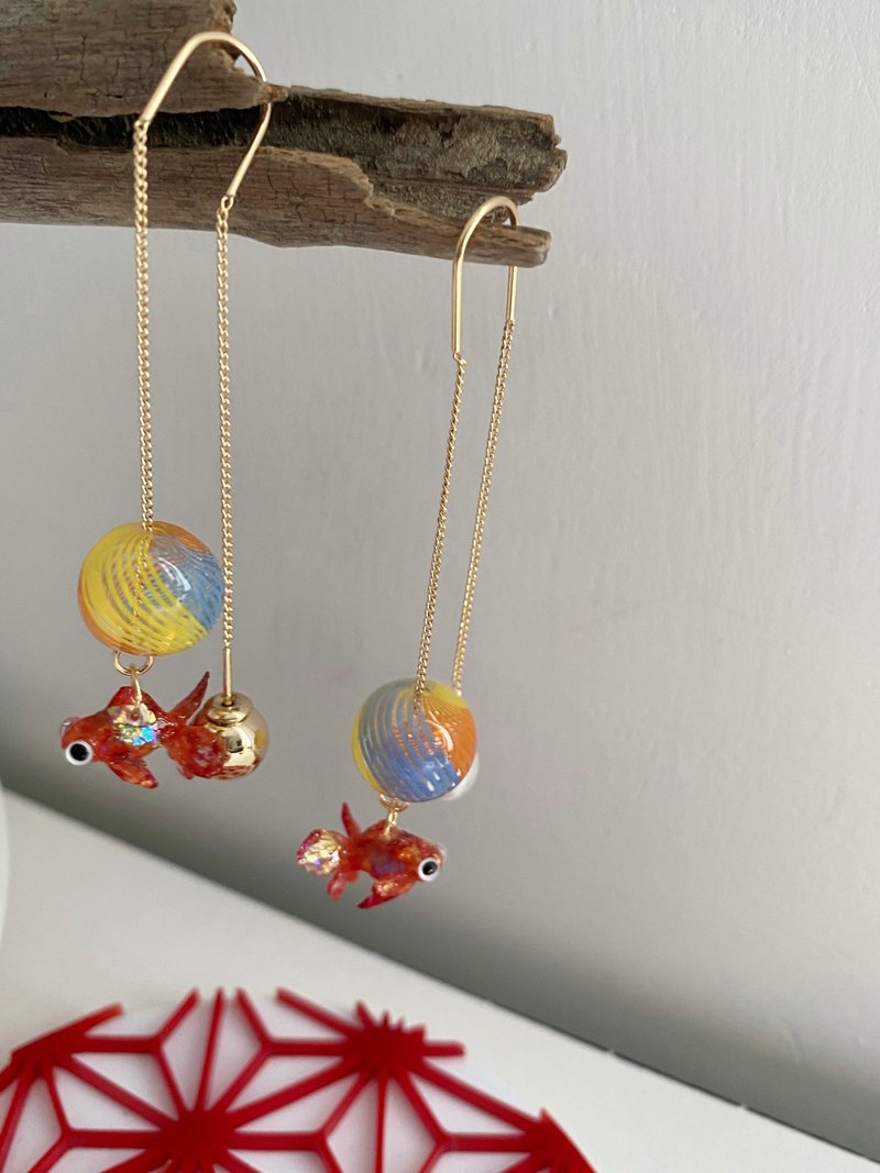 Little goldfish glass ball mandarin duck bead ear hook - ต่างหู - เรซิน หลากหลายสี