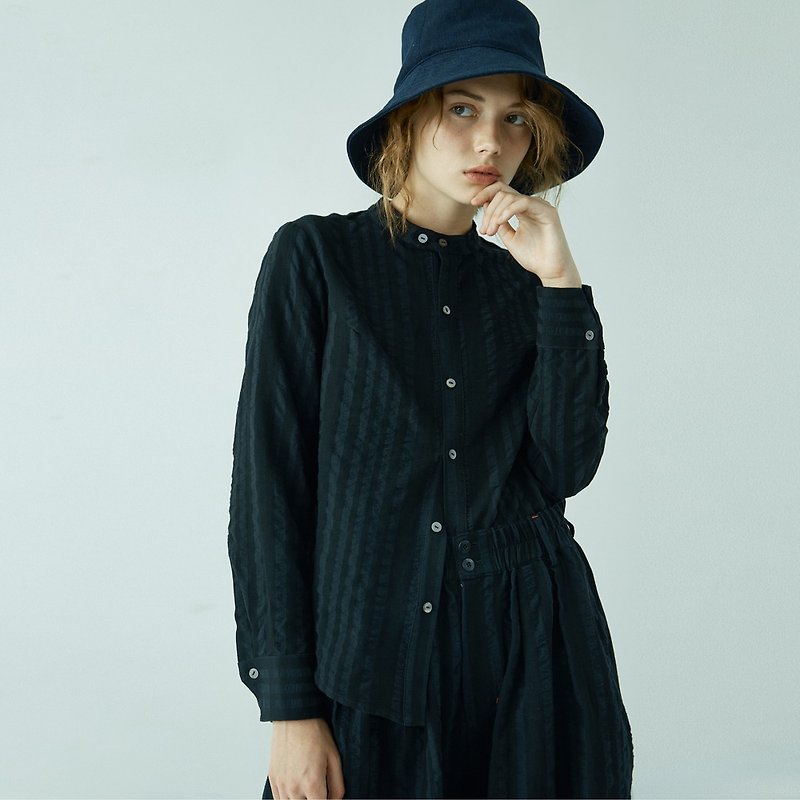 Black striped fit straight shirt - เสื้อเชิ้ตผู้หญิง - ผ้าฝ้าย/ผ้าลินิน สีดำ