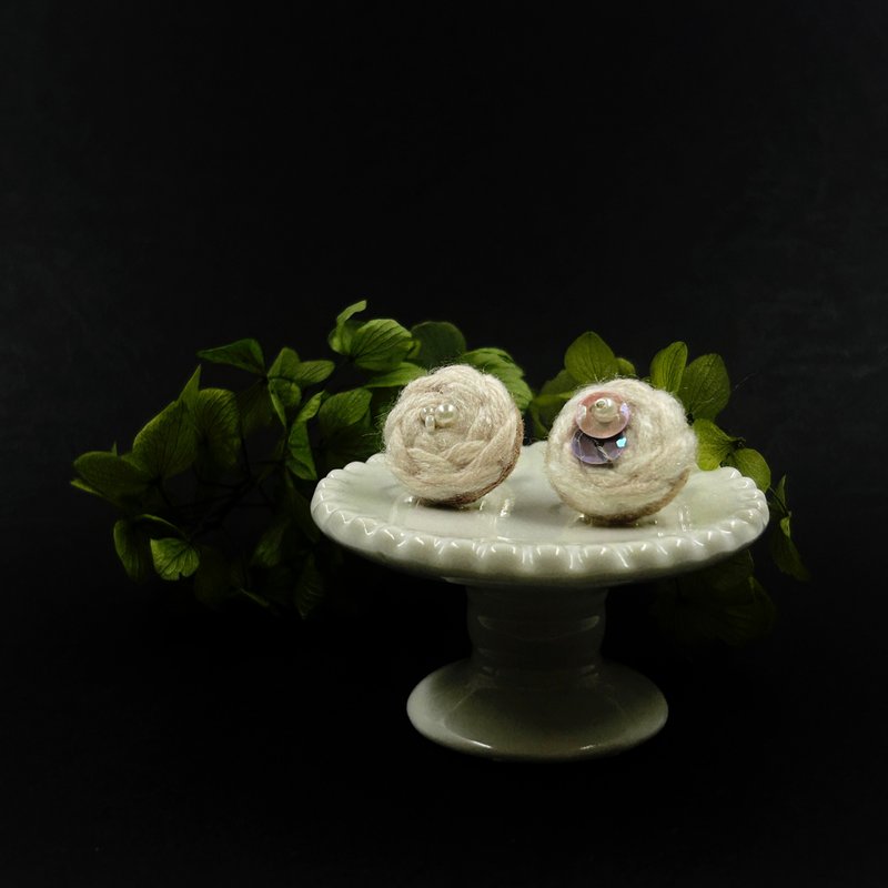 | 茷 | 耳夾 | #221 | 手刺繡可愛甜甜圈耳環 - 耳環/耳夾/耳骨夾 - 繡線 粉紅色