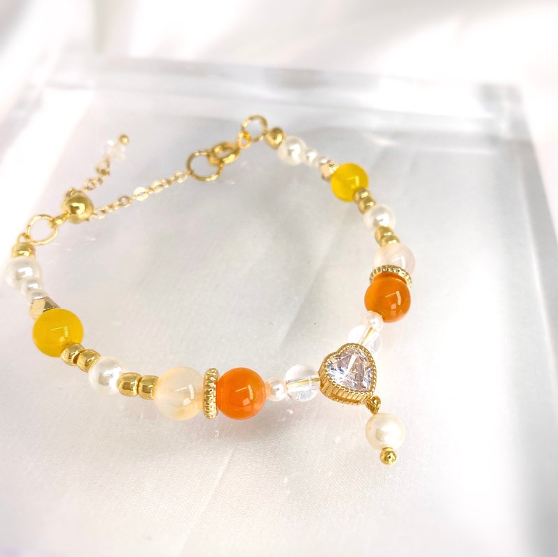 Primary Color Agate Yellow Agate White Crystal Gold Plated Heart Shape Vibrant Natural Stone Crystal Bracelet Bracelet - สร้อยข้อมือ - เครื่องประดับพลอย สีส้ม