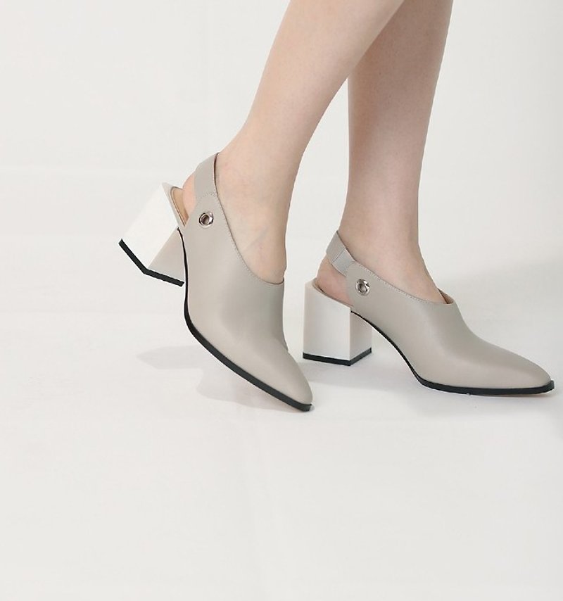 Under the U-shaped retro leather heel shoes apricot - รองเท้ารัดส้น - หนังแท้ สีกากี