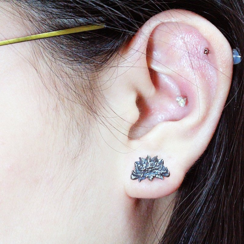 925 Sterling Silver Conqueror Lion Sword Earrings e9702 - Earrings & Clip-ons - Sterling Silver 