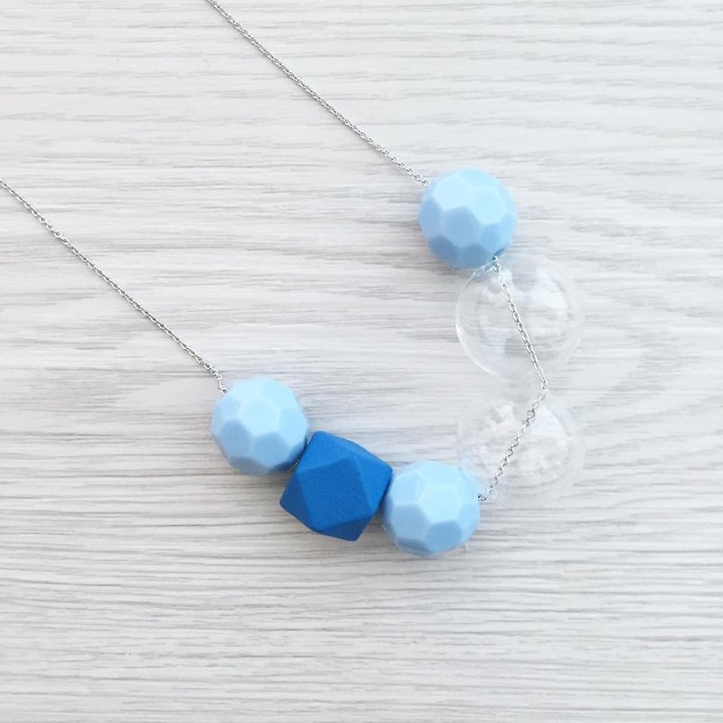 LaPerleブルーピンクブルー幾何学的ガラスビーズバブルビーズ透明ネックレス - ネックレス - ガラス ブルー