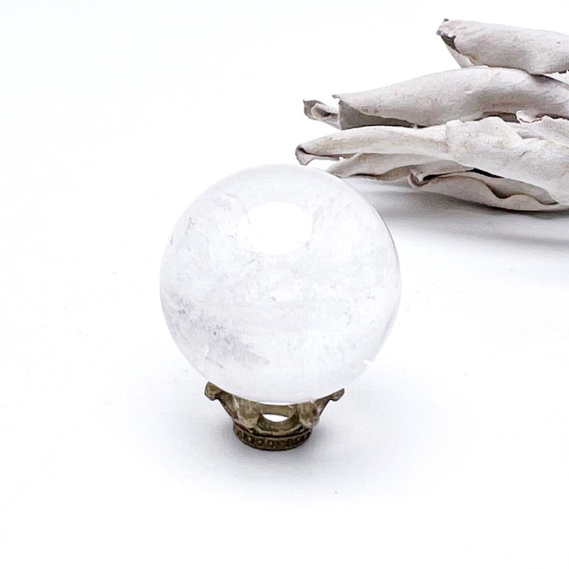 所屬。水晶球 擺件 療癒 有冰裂 淨化 l 彩虹晶球 福利品 l - 擺飾/家飾品 - 水晶 白色