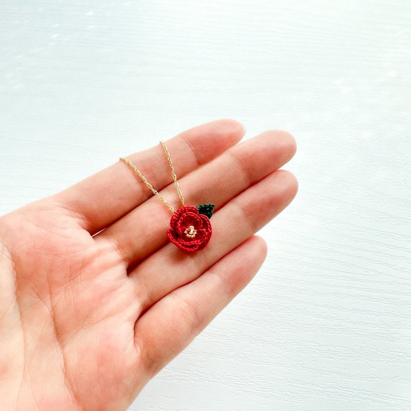 Red camellia necklace lace knitting - สร้อยคอ - ผ้าฝ้าย/ผ้าลินิน สีแดง