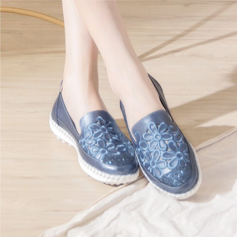 精工刺繡簍空真皮磁力厚底氣墊球囊休閒鞋(靛青藍) - 女休閒鞋/帆布鞋 - 真皮 藍色