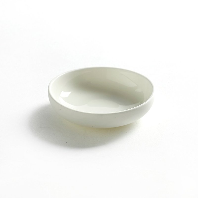 【Belgian SERAX】 Base bone china cream dish / sauce dish - Small Plates & Saucers - Porcelain White