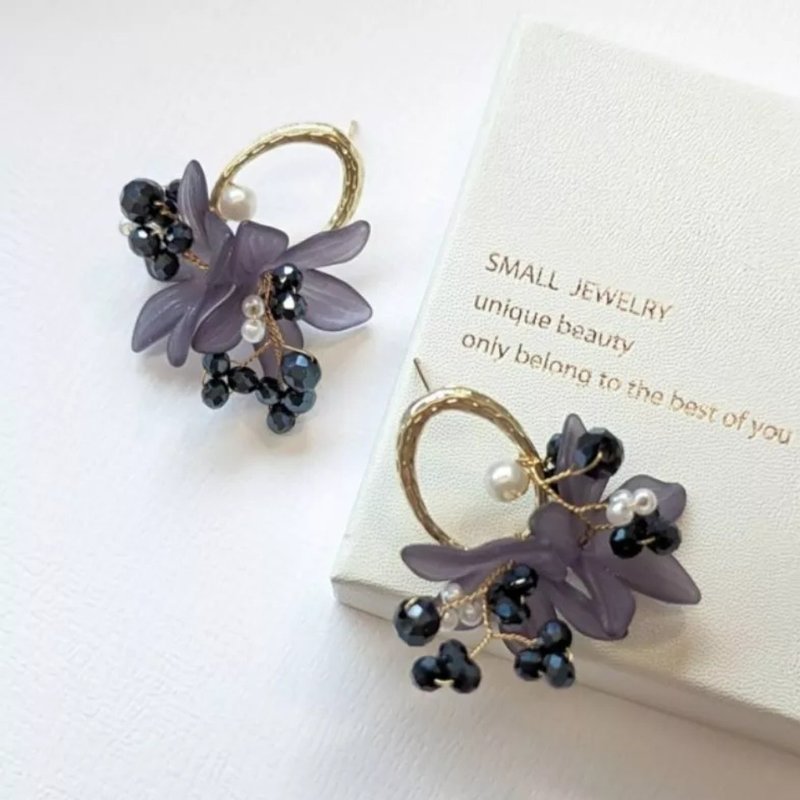 1KM 永恆花園•紫羅蘭編織珠串花耳環-2色 - 耳環/耳夾/耳骨夾 - 樹脂 