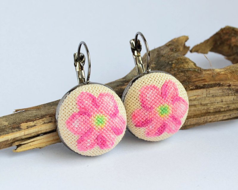 Embroidered earrings with pink flower, best gift for women - ต่างหู - งานปัก สึชมพู