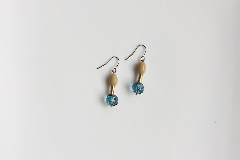 Amber coffee sugar glass brass earrings - Earrings & Clip-ons - Gemstone Khaki