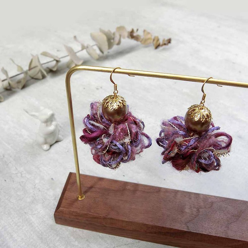 Japanese hand-woven yarn hand made earrings (purple red) - ต่างหู - ไฟเบอร์อื่นๆ สีม่วง