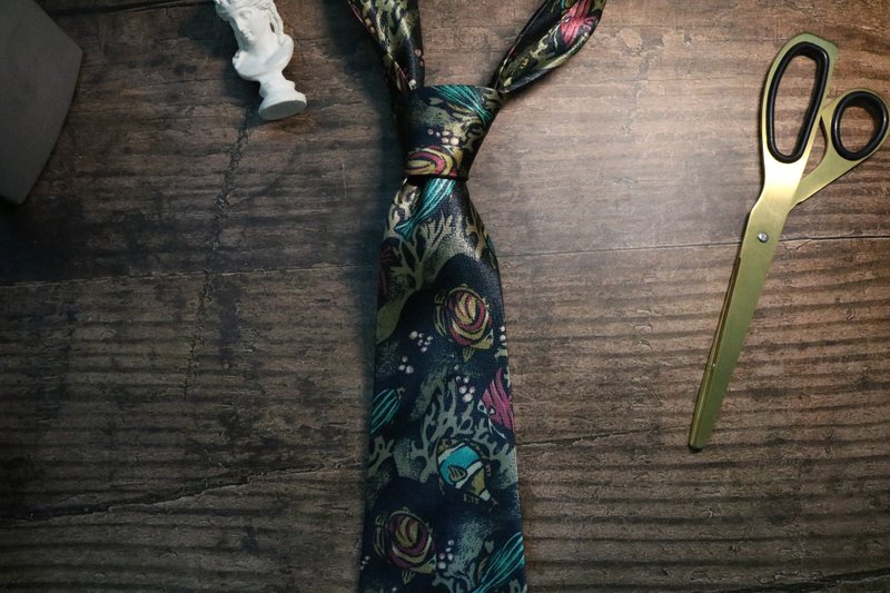 墨綠色系神仙魚圖紋領帶海底世界真絲necktie - 領帶/領帶夾 - 絲．絹 綠色