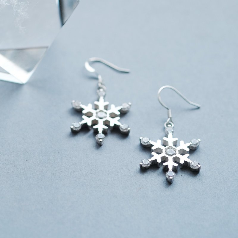 Brilliant Snowflake Dangling Earrings Silver 925 - ต่างหู - โลหะ สีเงิน