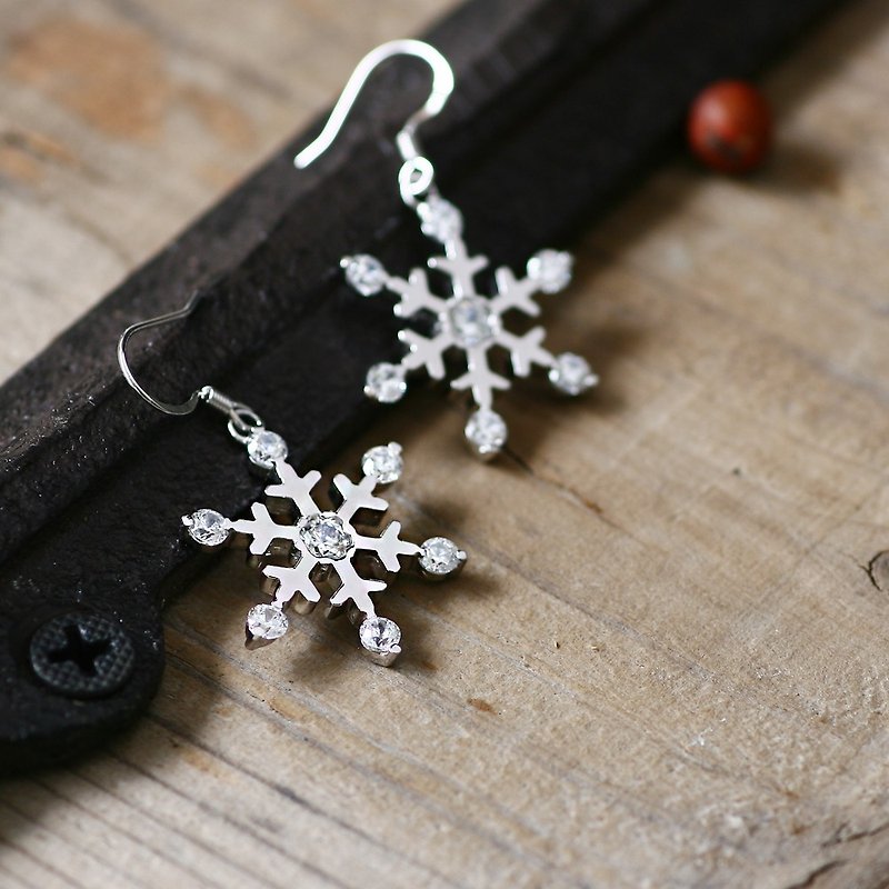 Brilliant Snowflake Shaking Earrings Silver 925 - ต่างหู - โลหะ สีเงิน