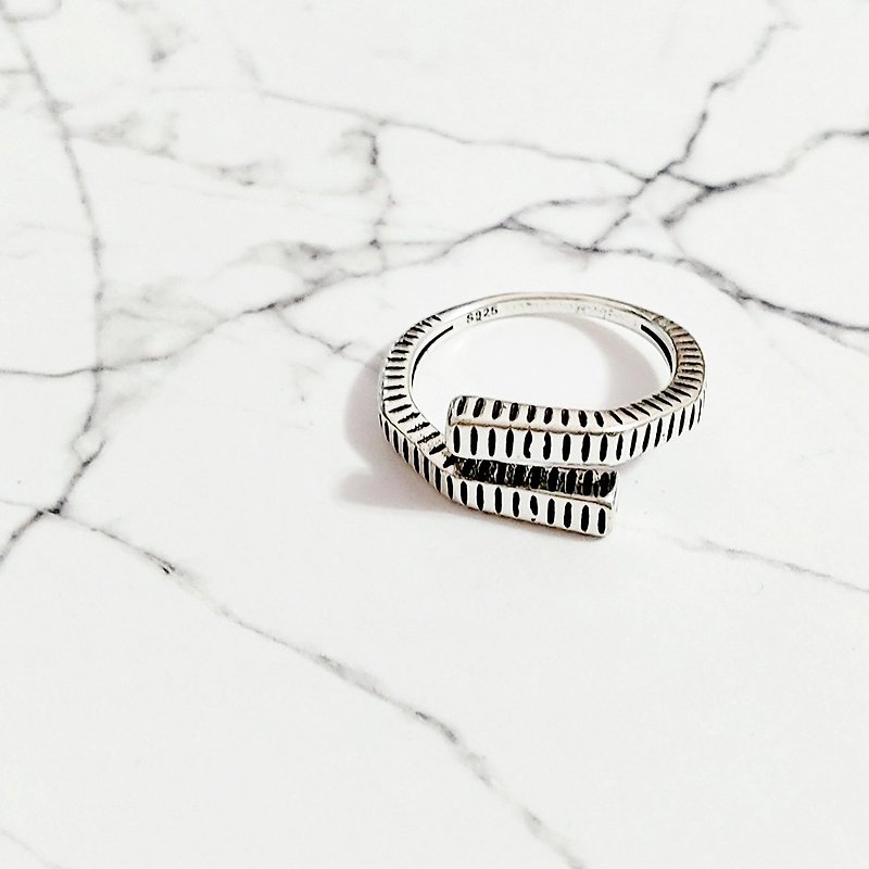 交集925純銀造型戒指 (禮盒裝)  復古仿舊設計 中性配戴 - 戒指 - 純銀 銀色