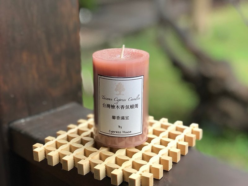 台湾ヒノキヒノキの木の家の香りのキャンドルは、フィンランドのヒノキの木の自然な香りそのものを楽しみます - キャンドル・燭台 - 蝋 ブラウン
