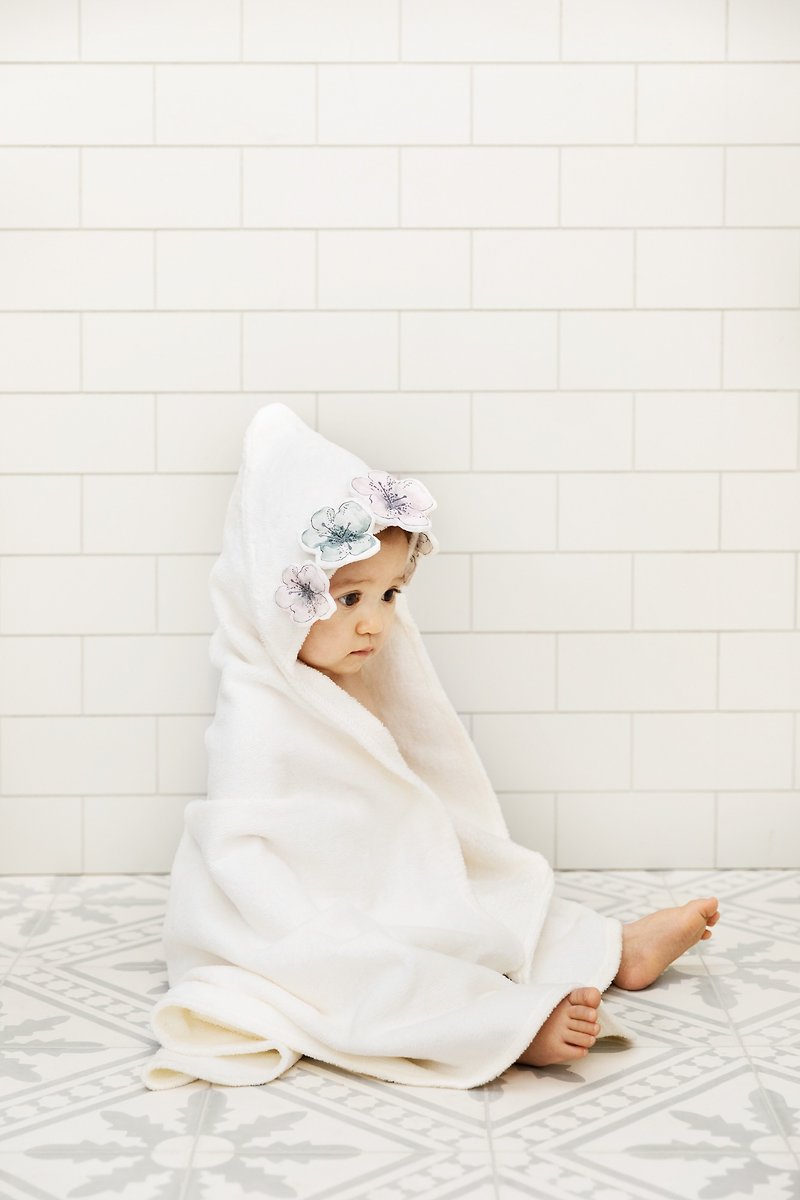 【瑞典ELODIE DETAILS】BABY連帽浴巾 - Embedding Bloom 花仙子 - 毛巾/浴巾 - 棉．麻 白色