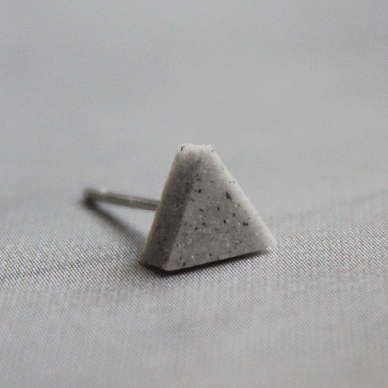 Triangle Earrings ▽  801 / urban guerrilla ▽ Single Stud - ต่างหู - ดินเหนียว สีเทา