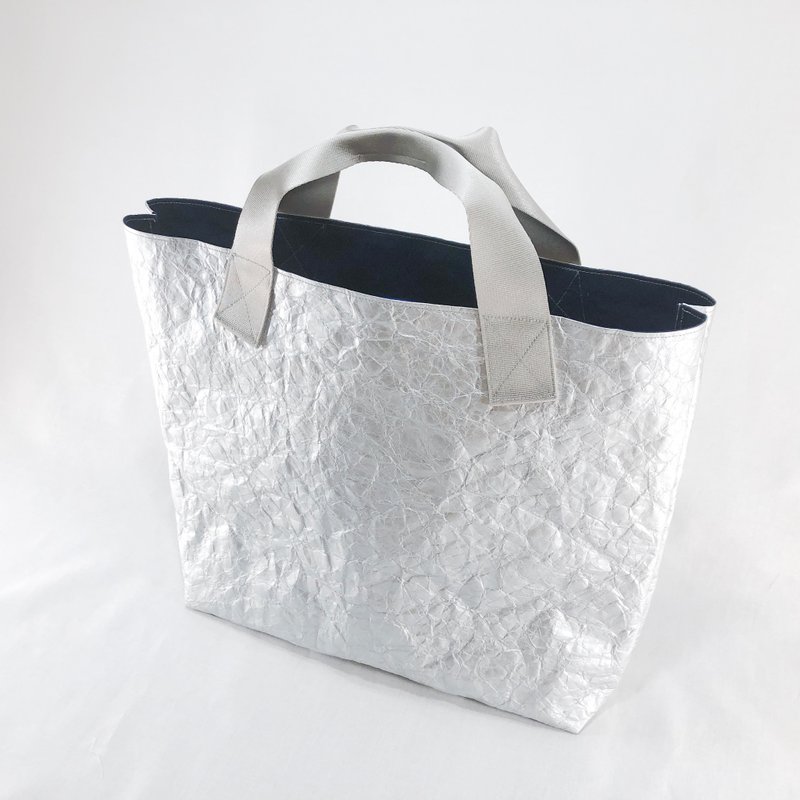 【東京発】特殊素材エコロジートートバッグ silver / M - 手提包/手提袋 - 防水材質 銀色