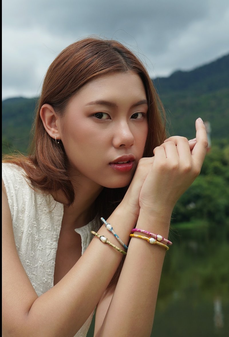 Pearly Bracelet | Handcrafted Genuine Leather Bracelet with Perl Detailing - สร้อยข้อมือ - หนังแท้ ขาว