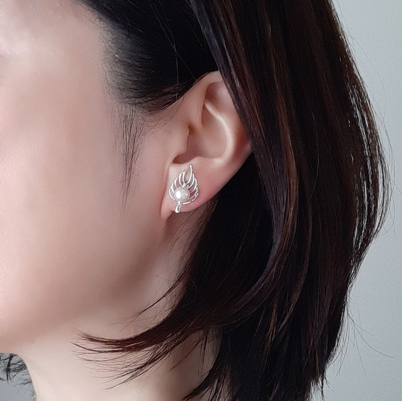 SV リーフ　デザイン イヤリング あこや真珠　パールイヤリング　あこやパール　日本の真珠 pearl earrings  珍珠耳環 珍珠耳环 진주귀걸이 - 耳環/耳夾/耳骨夾 - 珍珠 