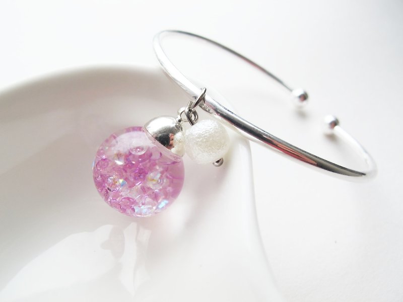 Rosy Garden purple crystals water inside snow flakes globe glass ball bangle - สร้อยข้อมือ - แก้ว สีม่วง