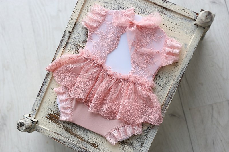 Pink bodysuit with lace for newborn girls: the perfect outfit for a little girl - Baby Accessories - Other Metals Pink