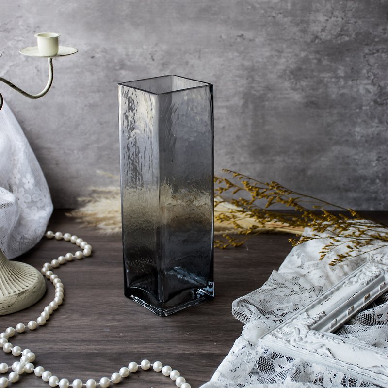 [Nordic Light Luxury INS] Black Glass Vase Transparent Vase-Cold Pattern Fang Gang - Pottery & Ceramics - Glass Black