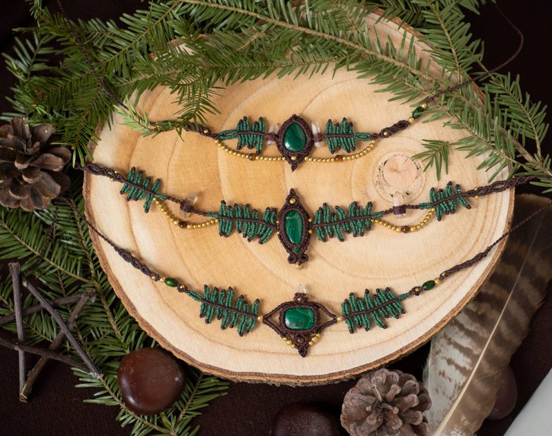 Green tiara with malachite, forest fairy crown, macrame fin needle headband - 項鍊 - 寶石 綠色