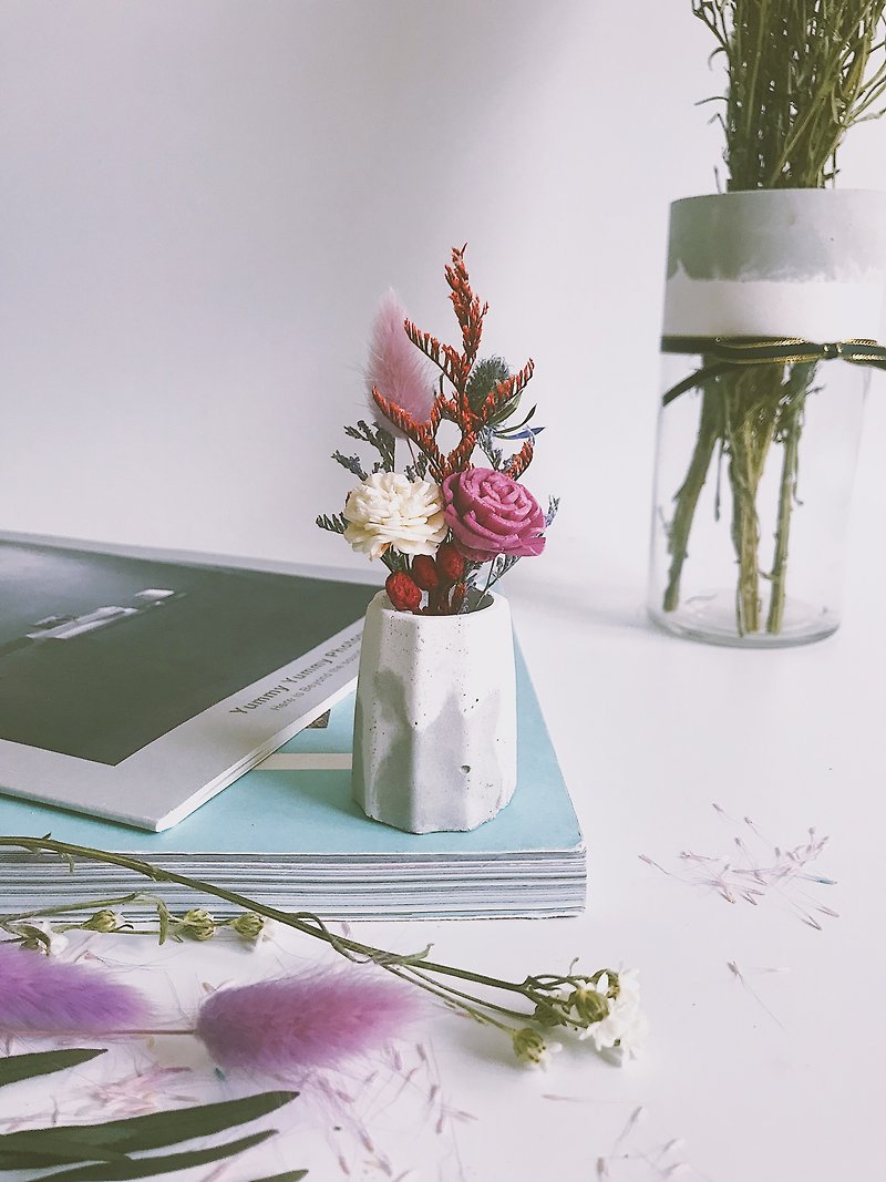 Muya-Miniature Cement Basin + Dry Flowers/Wedding Small Items/Valentine's Day Gift - ของวางตกแต่ง - ปูน สีเทา