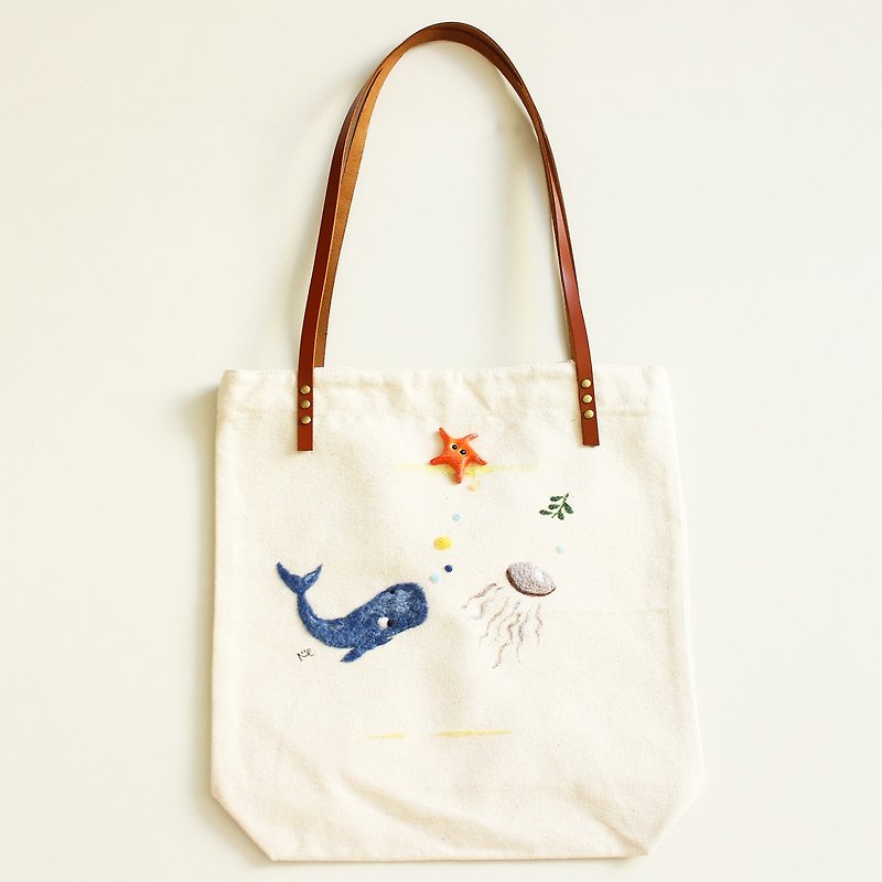 Whale canvas bag - กระเป๋าแมสเซนเจอร์ - ผ้าฝ้าย/ผ้าลินิน สีน้ำเงิน