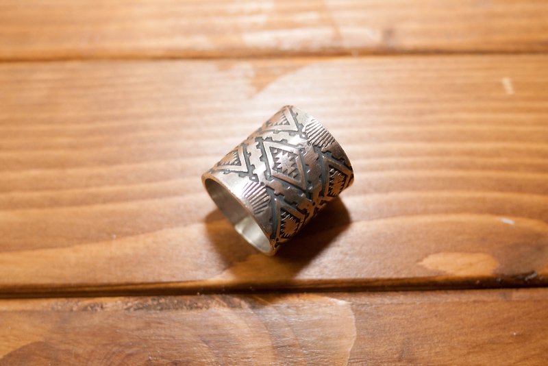 Dreamstation Institute hand-stamping NAVAJO print silver ring - General Rings - Other Metals Silver